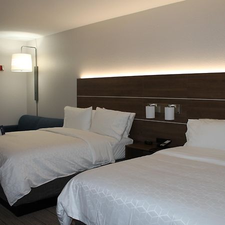 Holiday Inn Express & Suites - Tulare By Ihg Zewnętrze zdjęcie