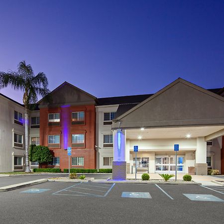 Holiday Inn Express & Suites - Tulare By Ihg Zewnętrze zdjęcie