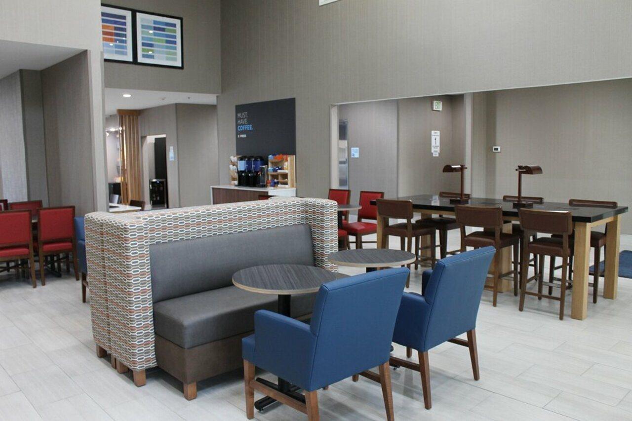 Holiday Inn Express & Suites - Tulare By Ihg Zewnętrze zdjęcie