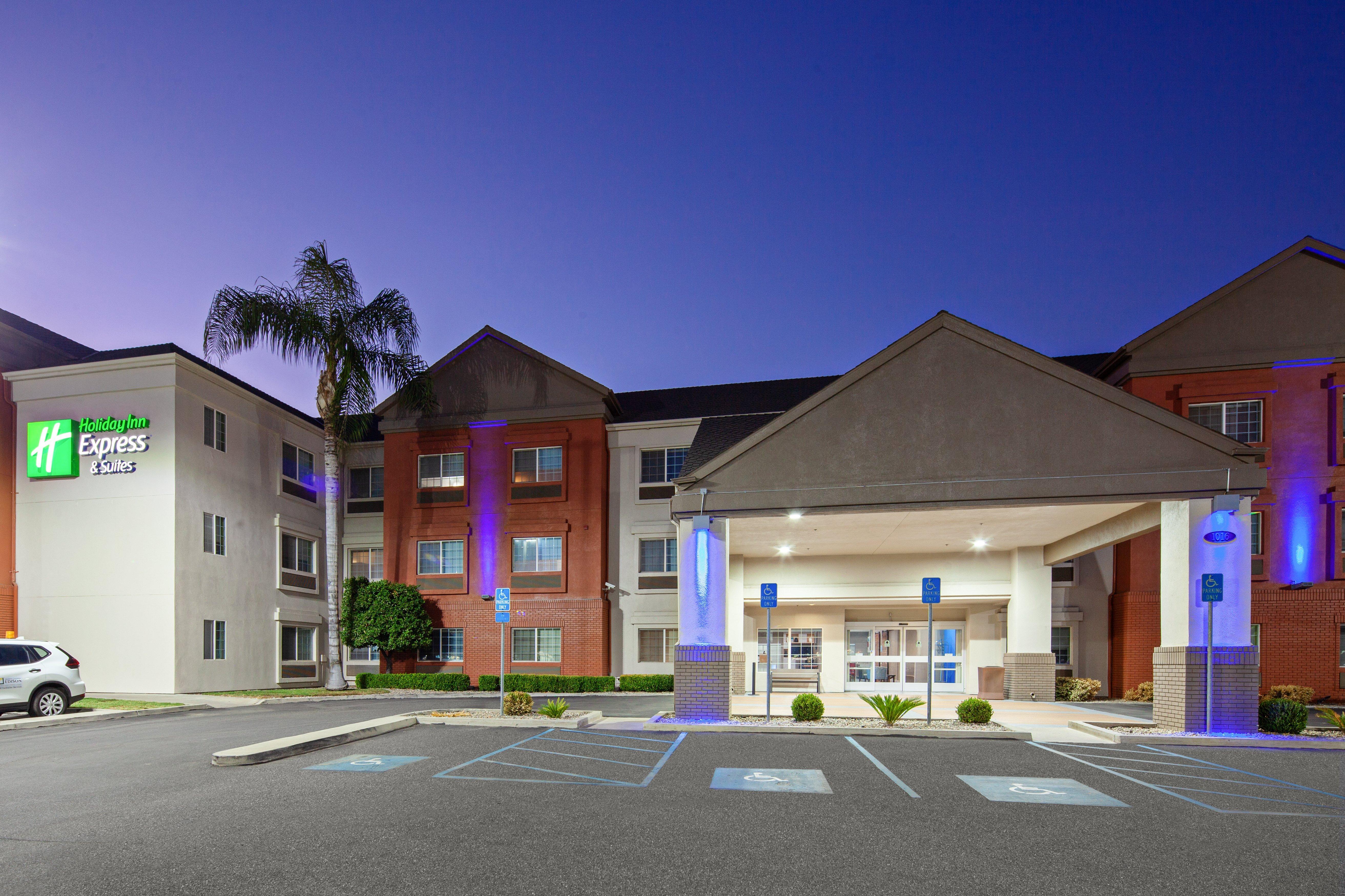 Holiday Inn Express & Suites - Tulare By Ihg Zewnętrze zdjęcie